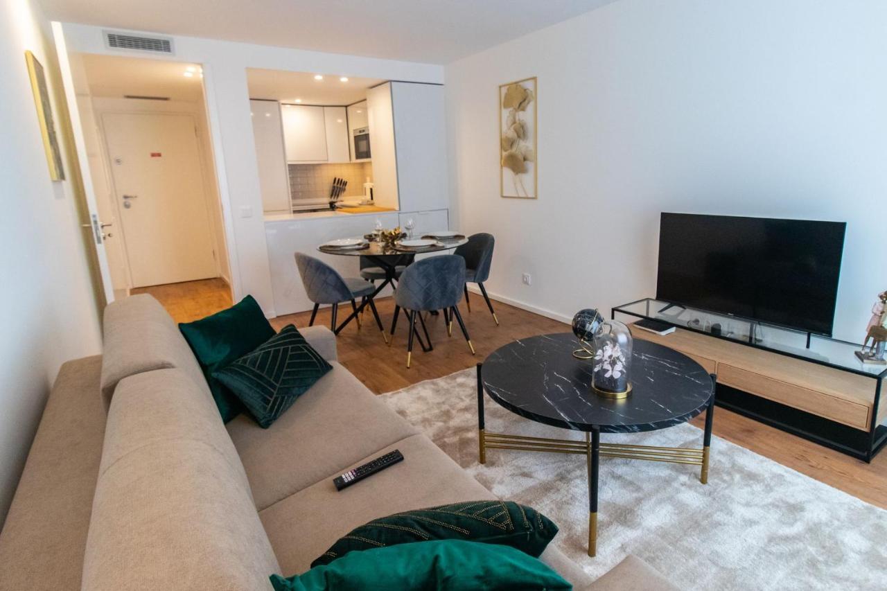 Stunning Apartment W/ Free Parking By Lovelystay Porto Zewnętrze zdjęcie